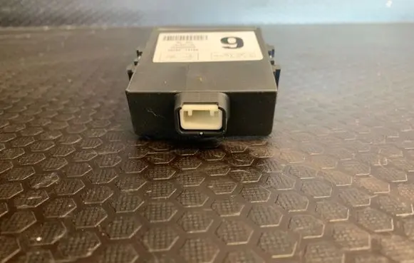 Toyota Avensis T270 Door central lock control unit/module 8974105090 001140797 S000003660