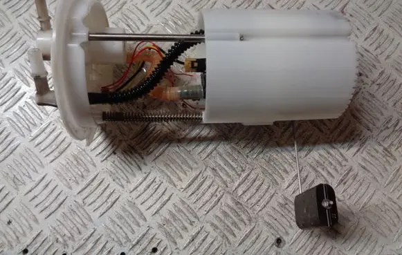 Nissan Note (E12) In-tank fuel pump 0580203163