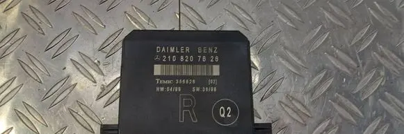 Mercedes-Benz E W210 Door control unit/module 2108207626