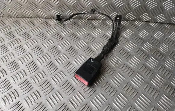 Front seatbelt buckle