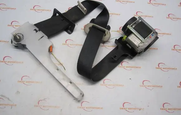 Nissan Juke I F15 Front seatbelt 617968000A 6175432 6183858