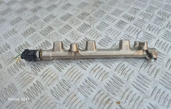 Volkswagen Polo VI Fuel main line pipe 05C133320A 0261545169 05E906054A