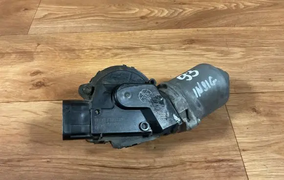 Opel Insignia A Wiper motor 13227392 AV1590601414