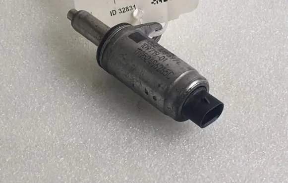 Porsche Macan (95B) Camshaft vanos timing valve 06E103697L