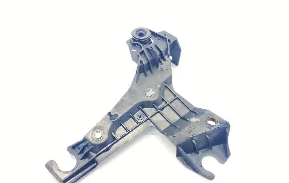 Volvo V70 Air filter cleaner box bracket assembly 30636575