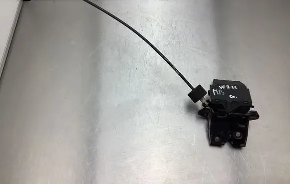 Mercedes-Benz E W211 Loading door lock A1717500085 A1717500185