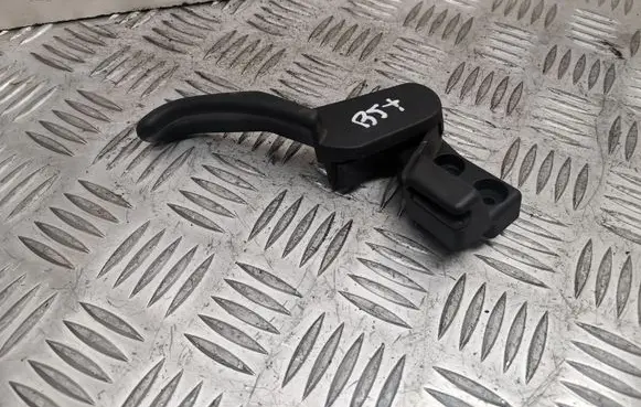 Volkswagen PASSAT B5.5 Engine bonnet (hood) release handle 3B1823533