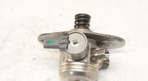 BMW 3 F30 F35 F31 Fuel injection high pressure pump 8604229