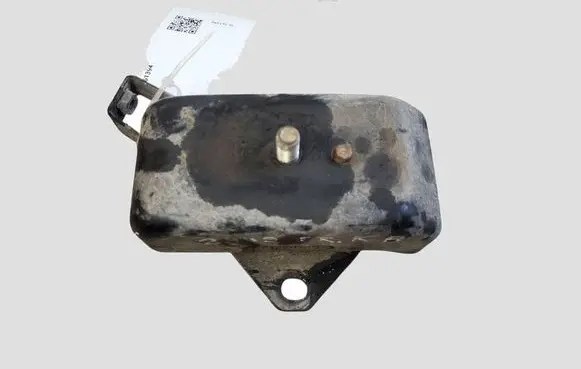 Mitsubishi L200 Engine mount bracket