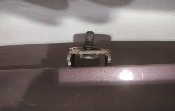 Tailgate/trunk/boot hinge