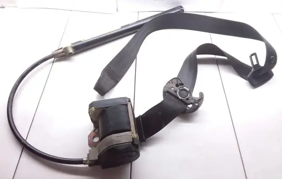 Volkswagen Golf III Front seatbelt 1H3857706A 00058334