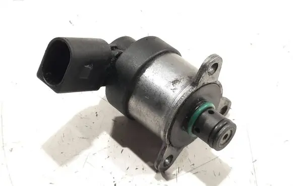 Volvo V70 Fuel pressure regulator 