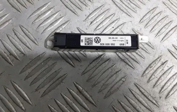 Volkswagen Jetta VI Sound amplifier 5C6035552