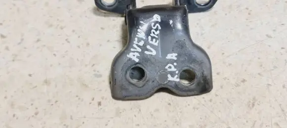 Toyota Avensis Verso Front door lower hinge 