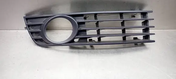 Audi A4 S4 B6 8E 8H Front bumper lower grill 