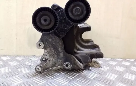 Hyundai Santa Fe Fuel pump bracket 