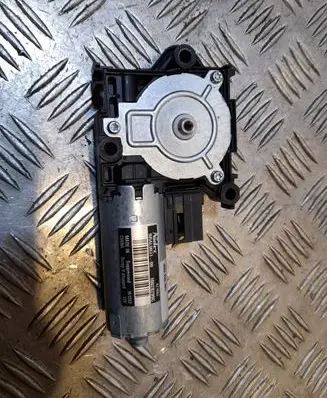 Audi Q7 4M Sunroof motor/actuator 4M0959591