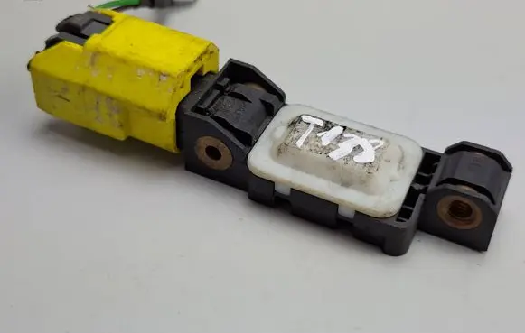 Volkswagen Phaeton Airbag deployment crash/impact sensor 8E0959643D 100708 204445