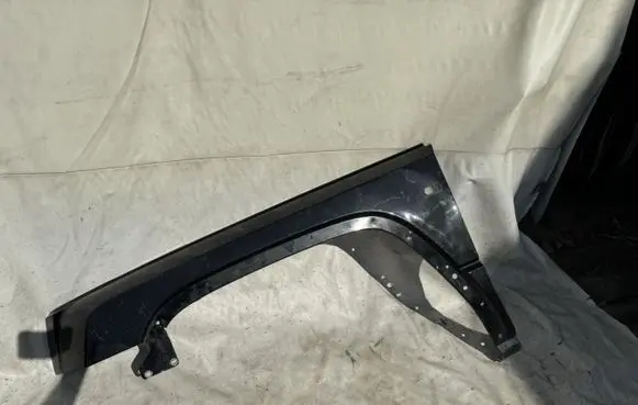 Jeep Commander Fender