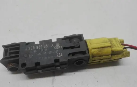 Audi A4 S4 B7 8E 8H Airbag deployment crash/impact sensor 8E0959651A 019746120706
