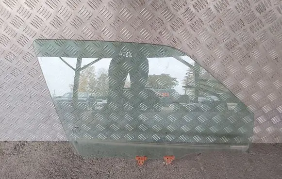 Nissan Juke I F15 Front door window glass four-door