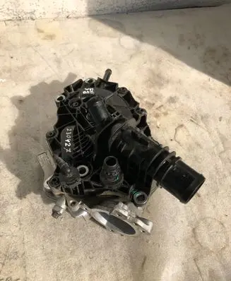 Volvo XC40 Water pump 32208947