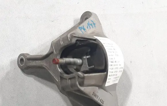 Hyundai Kona I Engine mounting bracket 