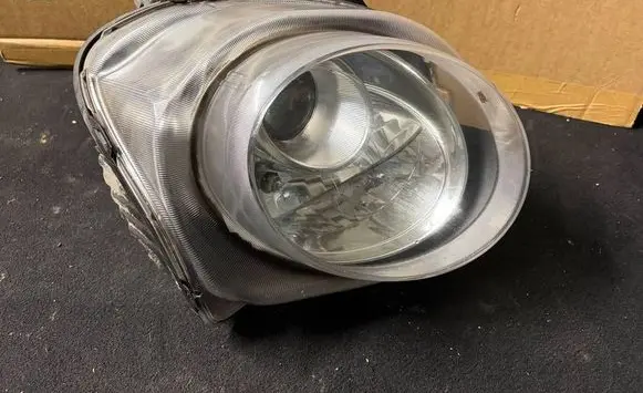 Nissan Juke I F15 Headlight/headlamp