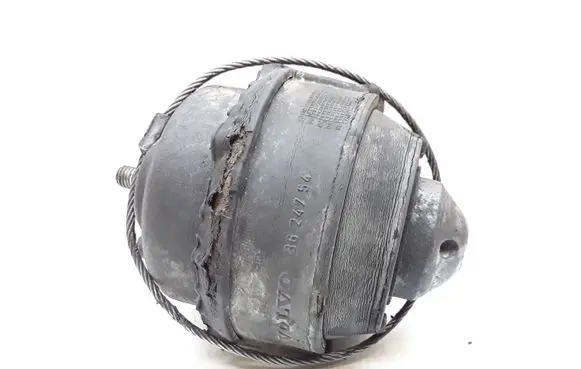 Volvo V70 Engine mount bracket 8624754