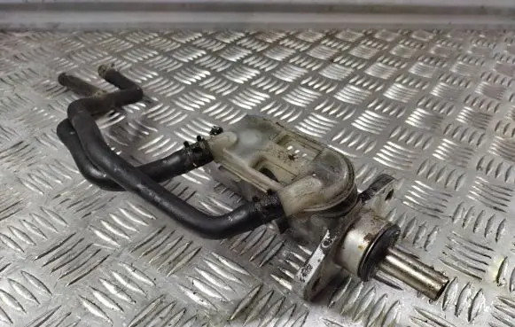 Master brake cylinder