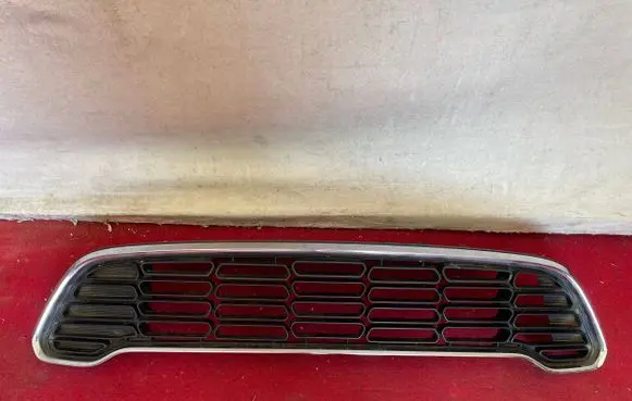 Mini Cooper Countryman R60 Front bumper upper radiator grill 9807476