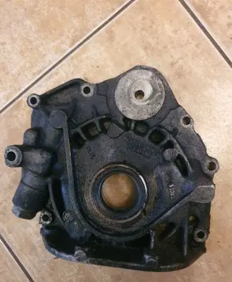 Audi A6 S6 C4 4A Oil pump 074115109b