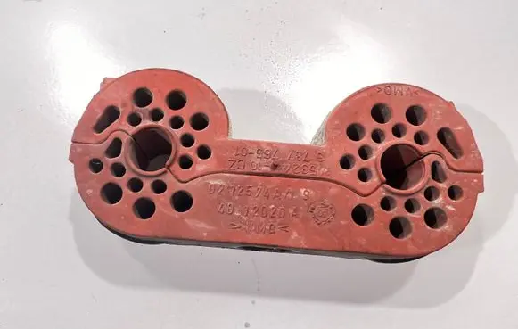 BMW 7 F01 F02 F03 F04 Radiator mount bracket