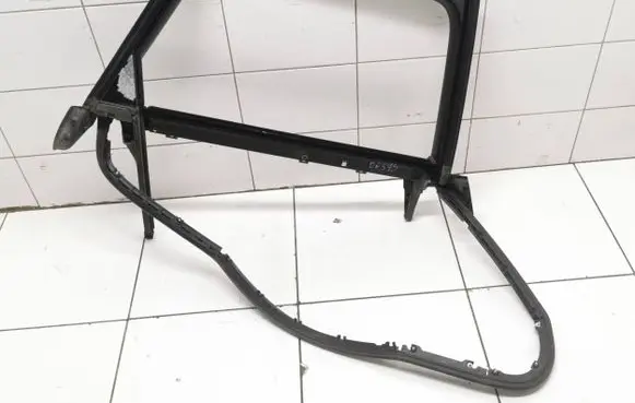 Audi A6 S6 C6 4F Rear door window/glass frame 4f0867370c 4f0867416c 73832485