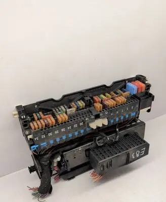 BMW X3 E83 Fuse module 8364542