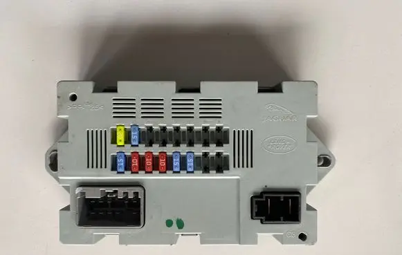 Jaguar XE Fuse module CPLA14Q073AA 1506031477 73707520