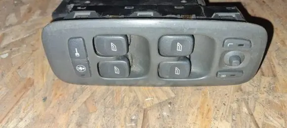 Volvo V70 Electric window control switch 8673185