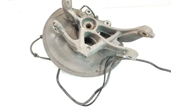 Rear wheel hub spindle/knuckle