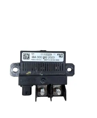 Mercedes-Benz E C207 W207 Charging relay A0009822023