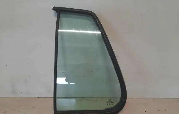 Volkswagen Golf IV Rear side window 43R000980
