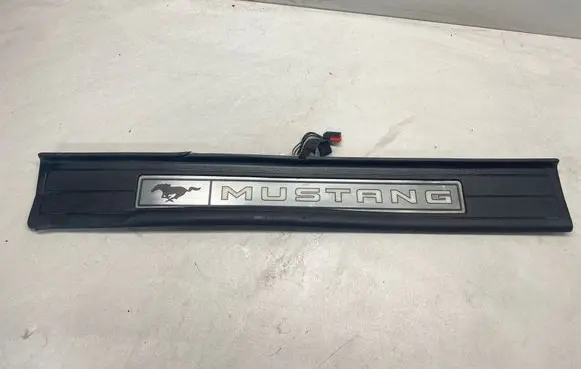 Ford Mustang VI Front sill trim cover FR3J6313222AAW