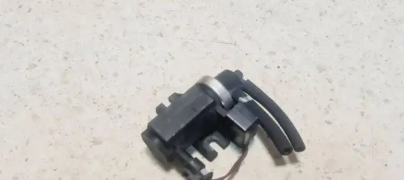 Mercedes-Benz A W169 Turbo solenoid valve A0051535528 04T251 70078200