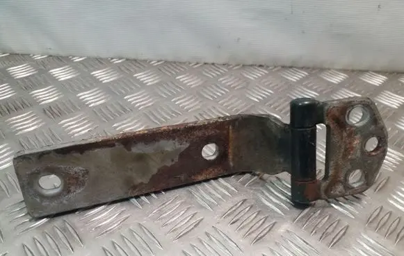 Hyundai Galloper Loading door lower hinge 