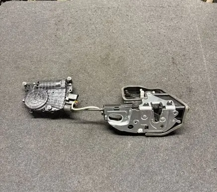 BMW 5 F10 F11 Front door lock 7185692