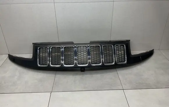 Jeep Grand Cherokee Front bumper upper radiator grill 68143128AB