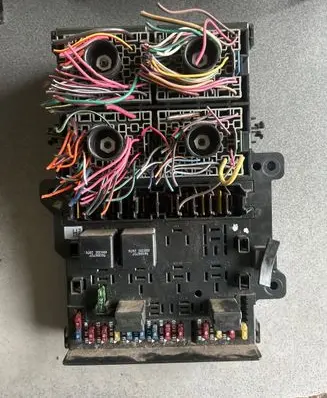 Chrysler Voyager Fuse module P4707785 TBQJ303610147