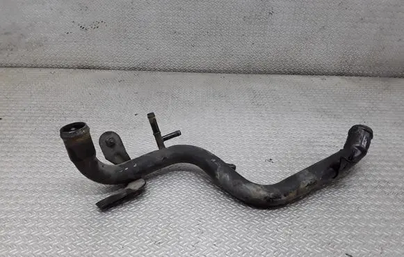 Volkswagen PASSAT B5.5 Engine coolant pipe/hose