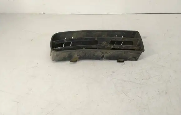 Volkswagen Golf IV Front bumper lower grill