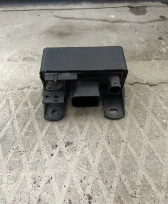 Mercedes-Benz E W210 Glow plug pre-heat relay