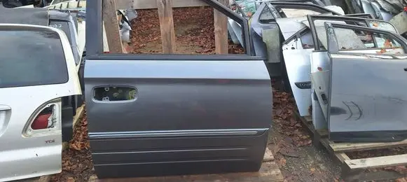 Chrysler Voyager Front door